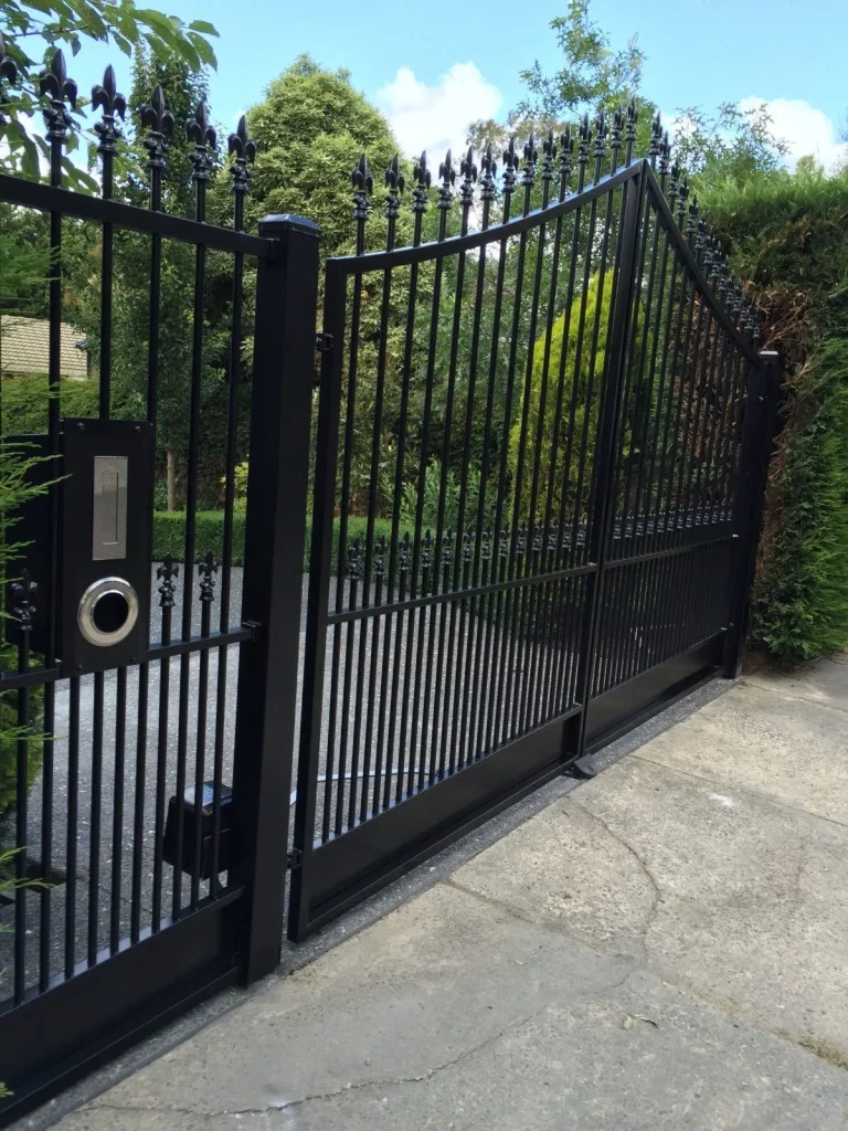 Gates project in Melbourne’s East by Adonai Steel